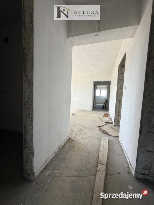 Wyjątkowy nowoczesny budynek usługowy w stanie piwnica