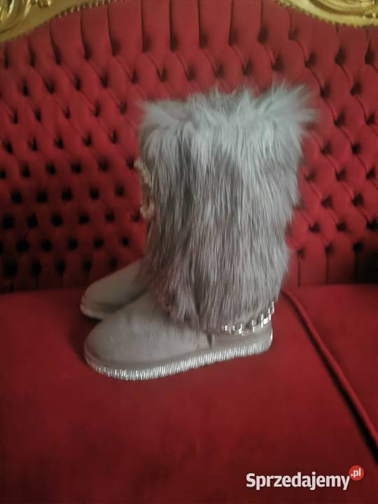 Nowe buty damskie z futerkiem w kolorze szarym z inna