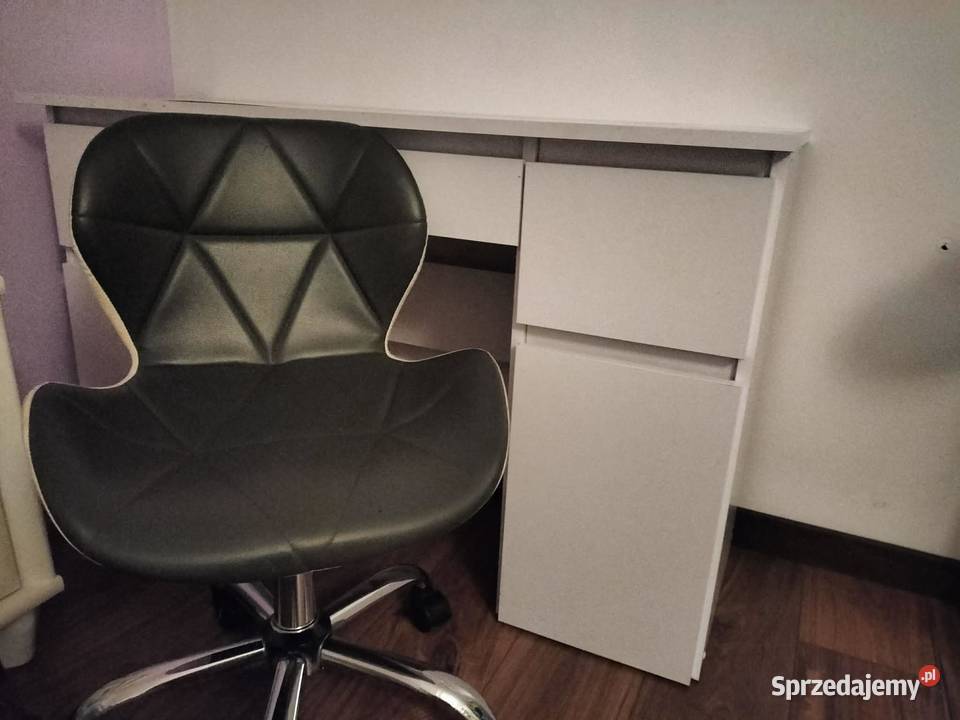 Biurko z fotelem