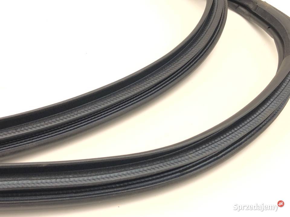 USZCZELKA DRZWI TYŁ PRAWA LEXUS LBX Crossover podkarpackie