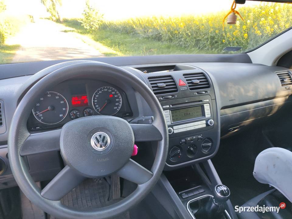 Volkswagen Golf 5 14 benzyna Rok produkcji 2004 Volkswagen Skarżyn