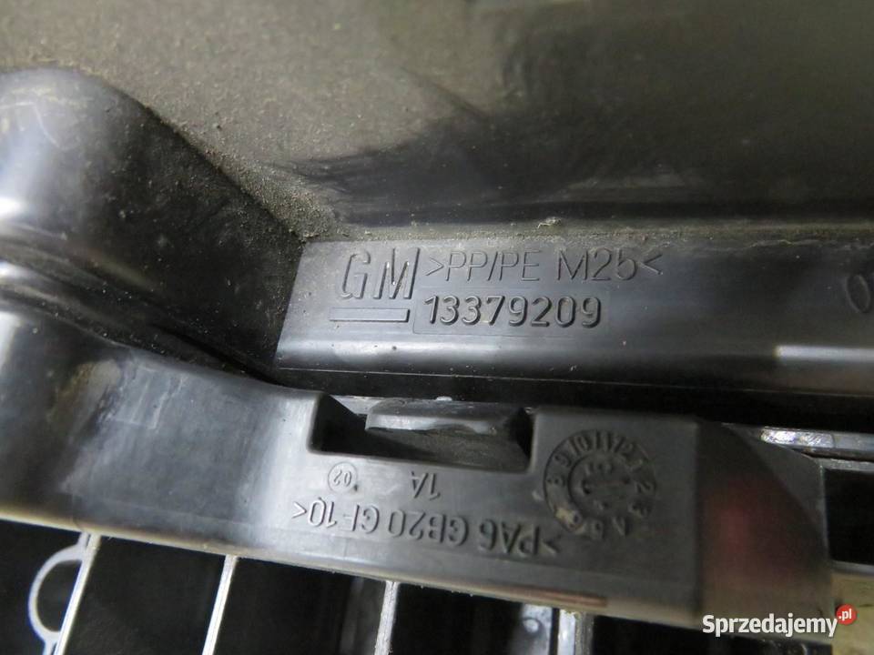SKRZYNKA BEZPIECZNIKÓW OPEL ASTRA K 13379209 Skrzynki bezpieczników sprzedam