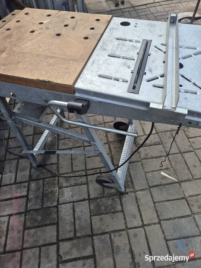 Stół roboczy Wolfcrafta z piłą
