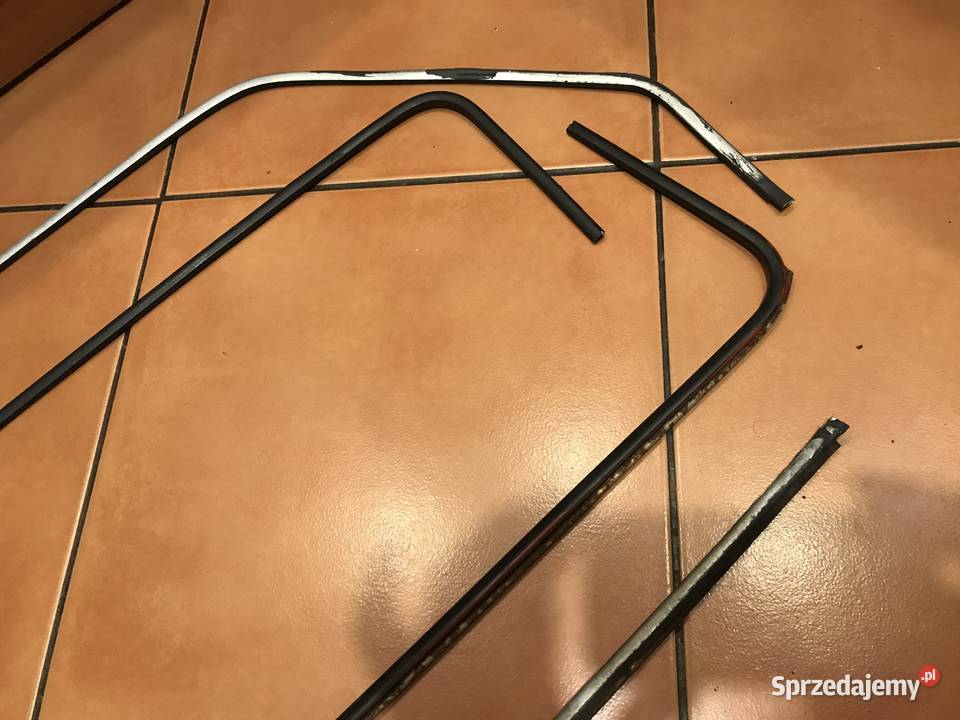 Fiat 126p EL ramka szyby drzwi przednich czarna sprzedam