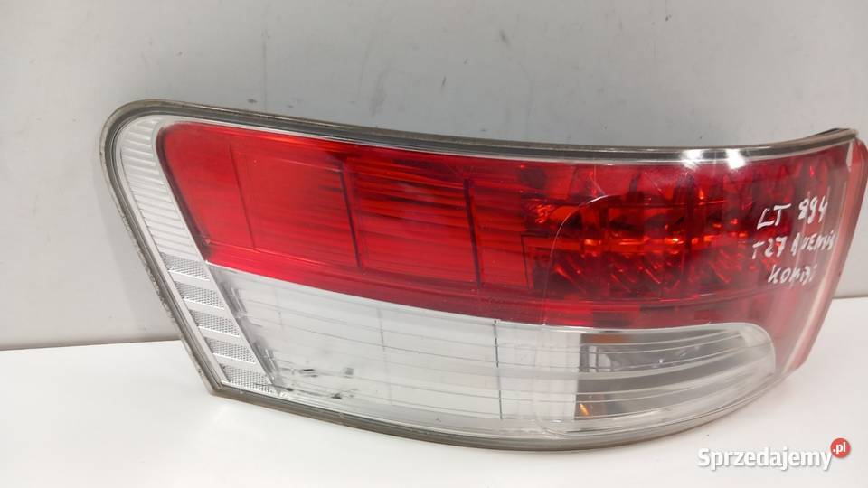 TOYOTA AVENSIS T27 KOMBI LAMPA TYŁ LEWA Zbierkowo