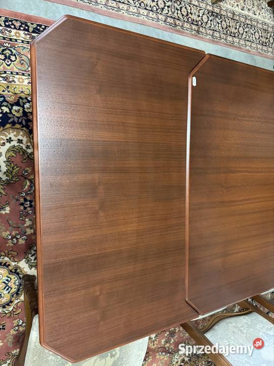 Rozkładany orzeczony stół z 6 krzesłami na Ełk