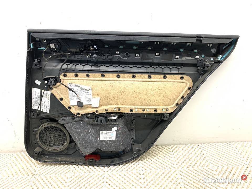 BOCZEK DRZWI LEWY TYŁ VW PASSAT B8 Kombi