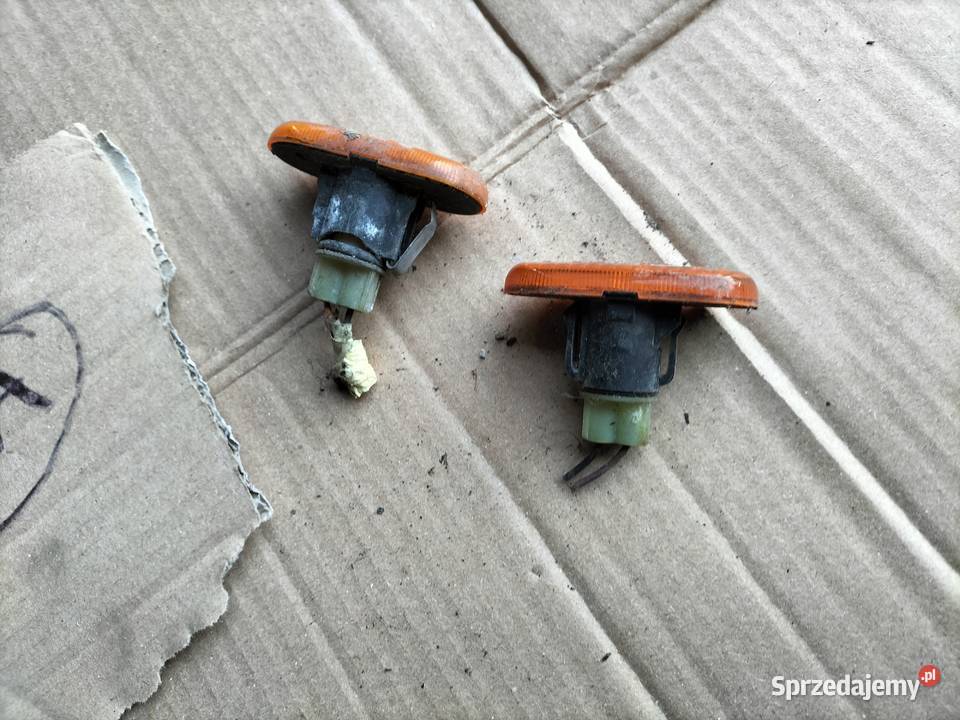 RENAULT CLIO 2 KIERUNKOWSKAZ BŁOTNIKA PRAWY LEWY Kamień-Kolonia