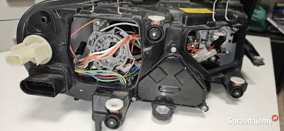 Lampa przednia ksenonowa Skoda Superb