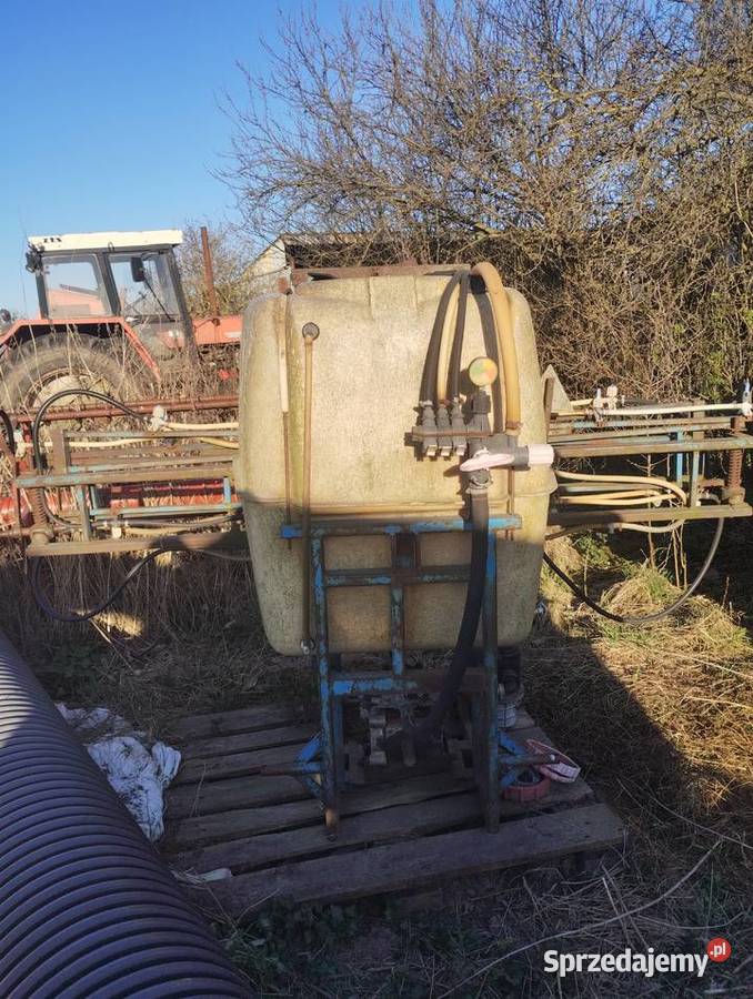 Opryskiwacz cztery setka 400 l no nieuszkodzony Rucewo