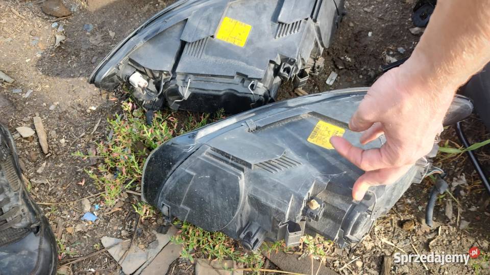 Reflektor lampa lewa przód przednia 30698636 osobowe wielkopolskie Książ Wielkopolski sprzedam