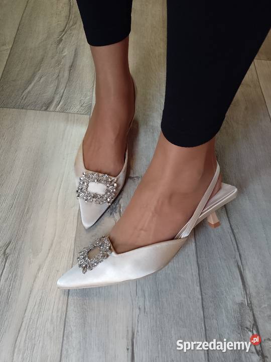 42 Beżowe bogato zdobione czółenka wieczorowe z tkanina Czółenka Kraków