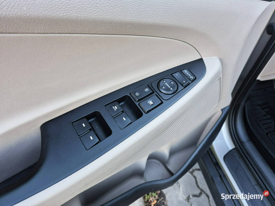 Hyundai Tucson 16 GDI 132 6MT FWD WersjaComfort światła LED Tucson Łódź sprzedam