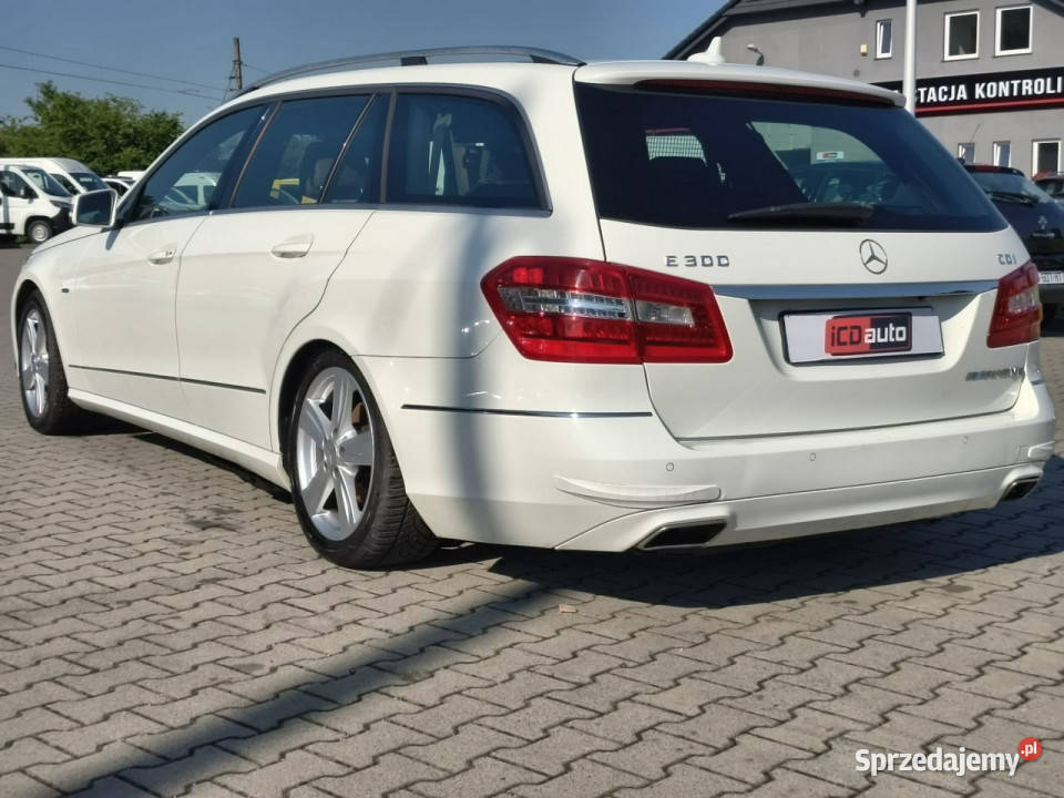 Mercedes E 300 30 diesel 231 automat skóra xenon Rok produkcji 2011 Kęty