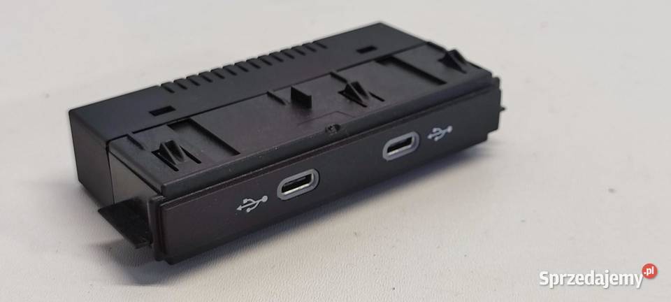 SKODA SUPERB 4 PORT GNIAZDO USB 5NA035700
