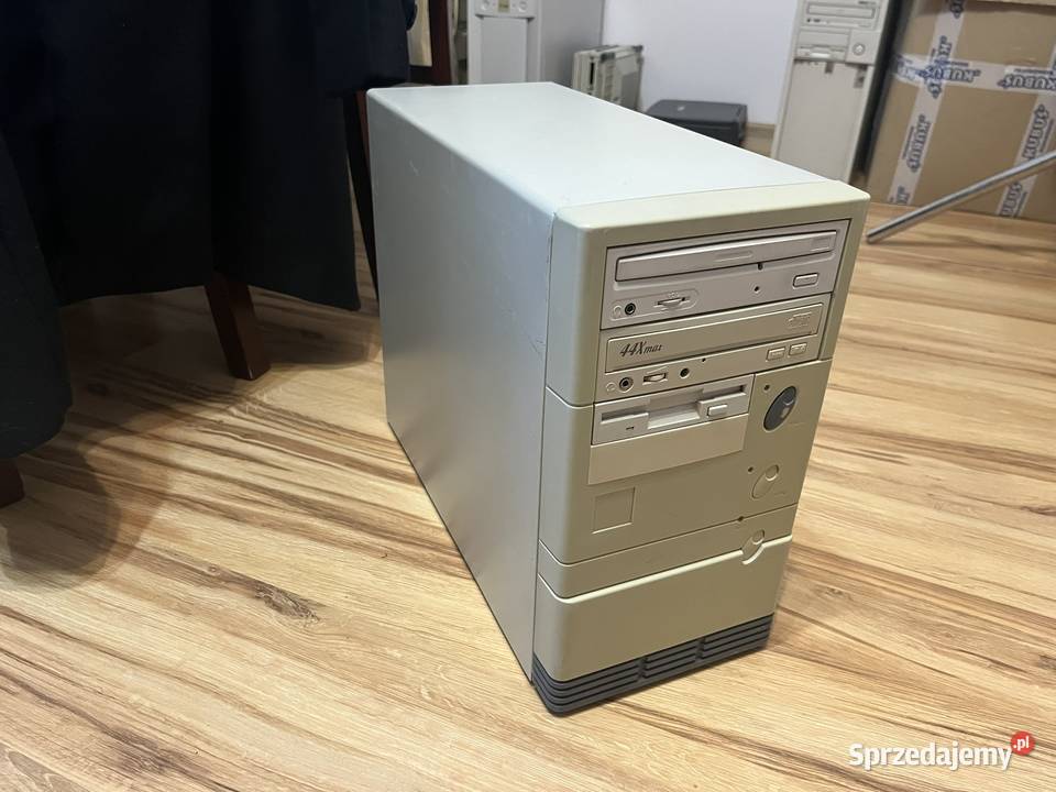 Zabytkowy komputer PC AT Pentium 100MHz Brzana