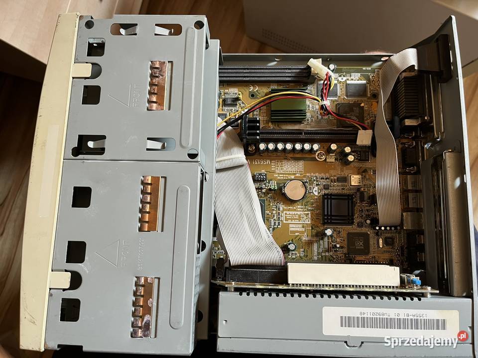 Zabytkowy komputer PC Slot 1 Brzana