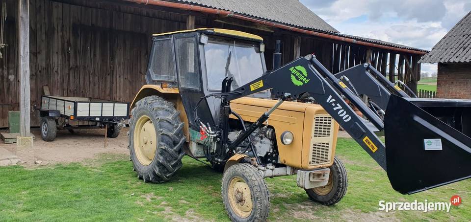 Ładowacz czołowy firmy Agrosped model V700 Zalesie