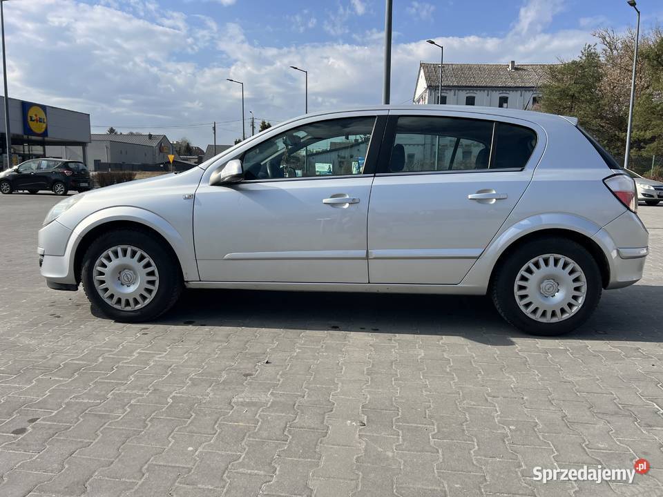Opel Astra H 16 Rok produkcji 2004 Maków Mazowiecki