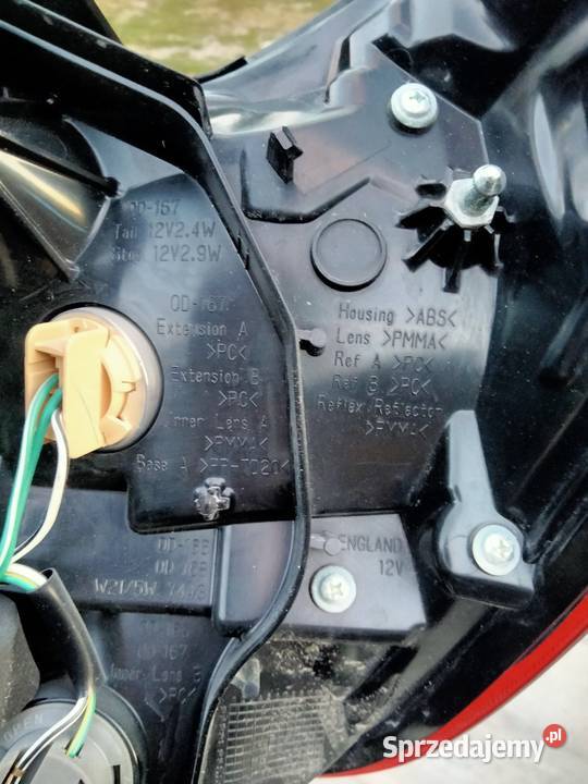 toyota yaris III 3 lift lampa lewy tył tylna