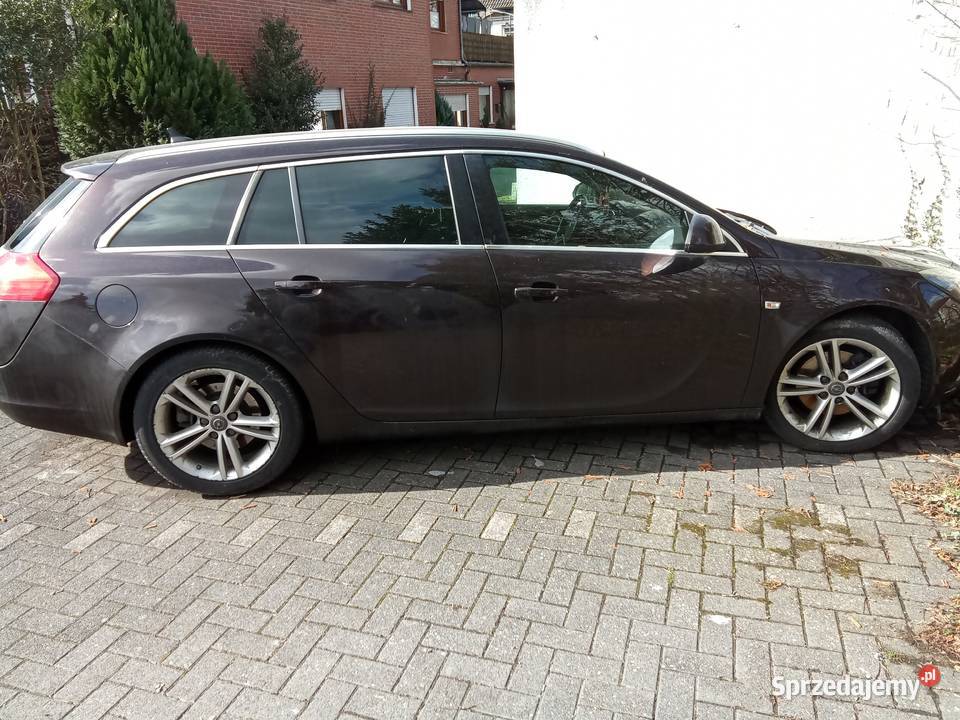 Sprzedam Insignia z uszkodzonym silnikiem nawigacja