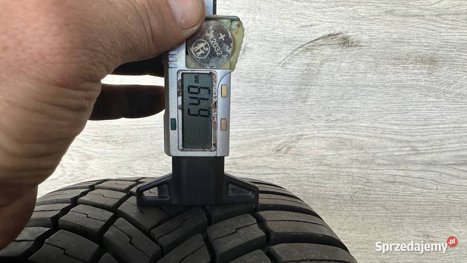 Opona całoroczna Bridgestone Weather Control 205
