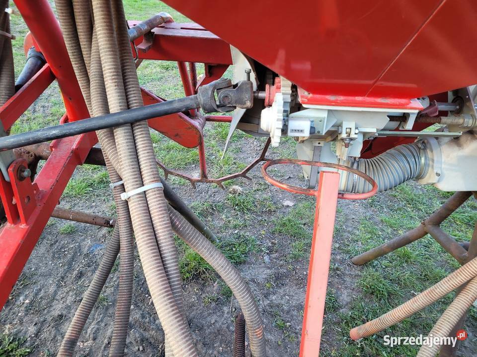siewnik nadbudowany pneumatyczny Kverneland Sztum