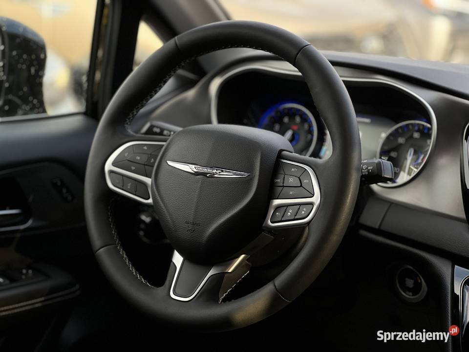 Chrysler Pacifica 2025 wielofunkcyjna kierownica Warszawa