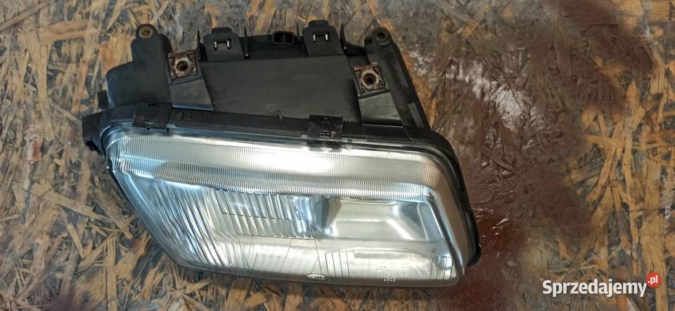Lampa przód audi A3 8l prawa osobowe lubelskie Zamość