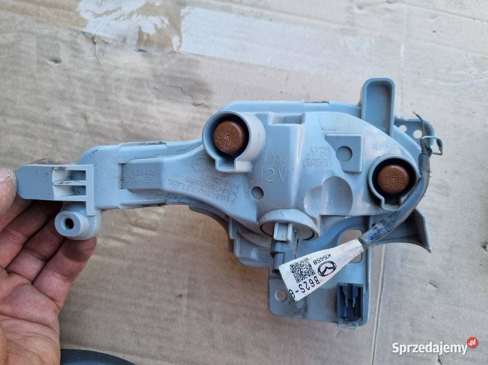KIERUNKOWSKAZ ZDERZAKA LEWY MAZDA 3 III LIFT