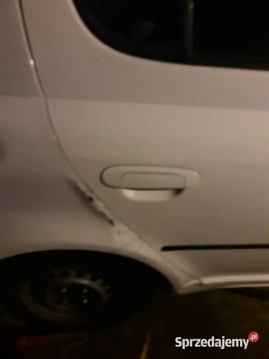 Toyota yaris 2003 uszkodzony tył łódzkie Łęczyca