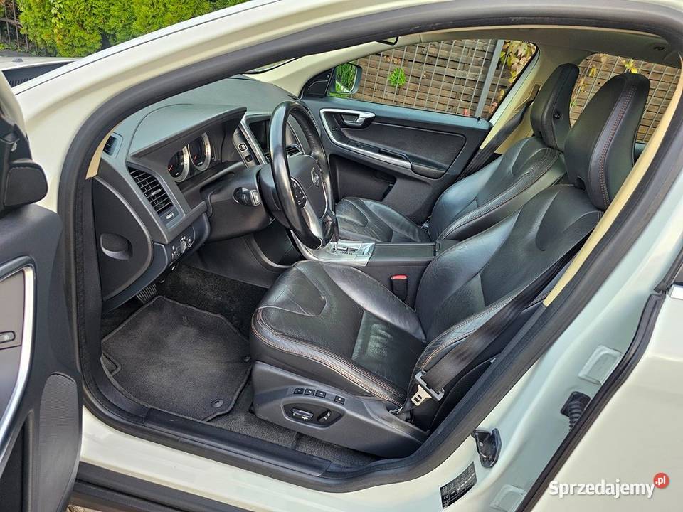 Volvo XC 60 24 D5 215 AWD 2012 r Bogate VAT marża sprzedam