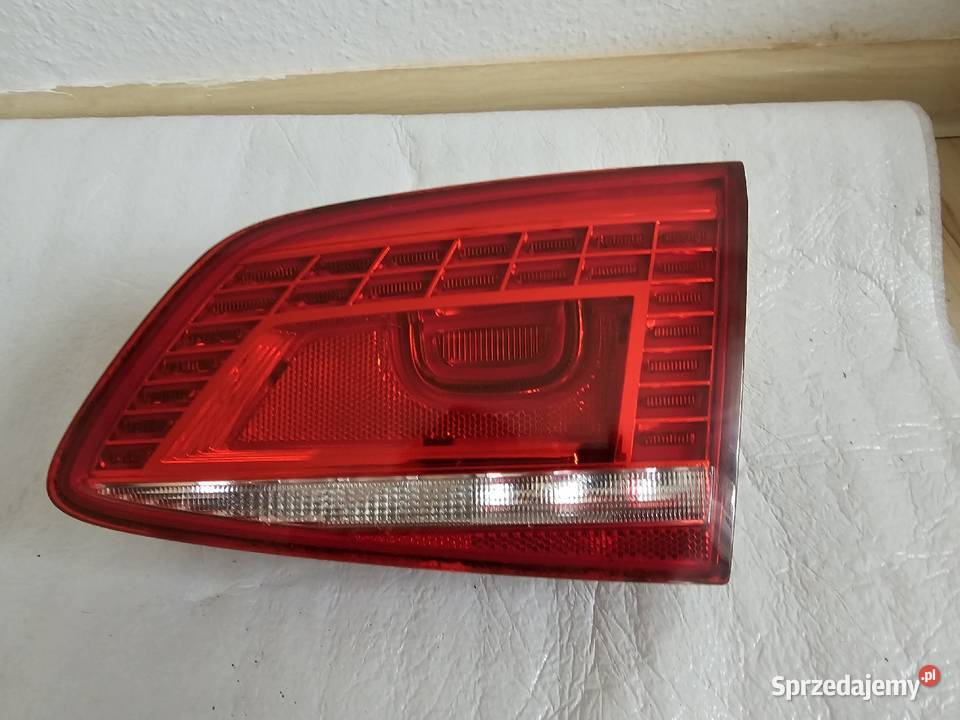 VW PASSAT B7 KOMBI LAMPA LED PRAWY TYŁ W KLAPĘ osobowe Wschowa