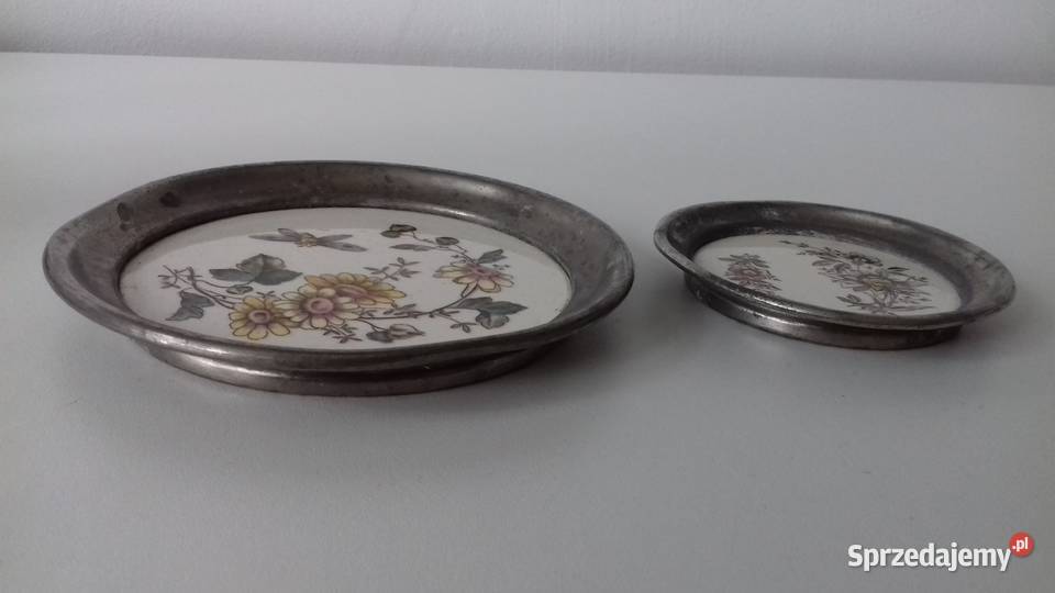 Dwa stare podstawki sygnowane Warszawa