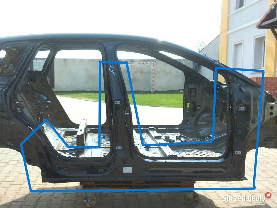 Audi Q4 40 ETRON próg bok poszycie słupek prawy