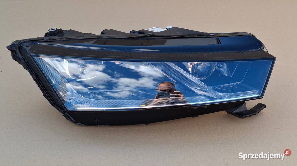 SKODA OCTAVIA IV 4 REFLEKTOR PRAWY LAMPA PRAWA Bieleń