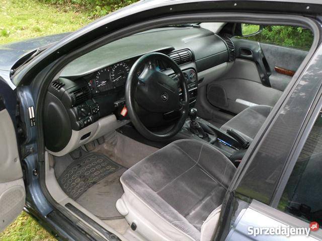 Omega b jasny środek Sedan / Limuzyna Omega Krosno