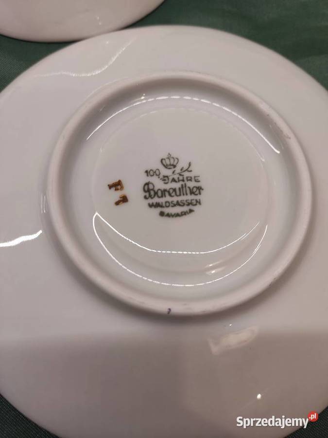 Filiżanka ze spodkiem i talerzykiem porcelana