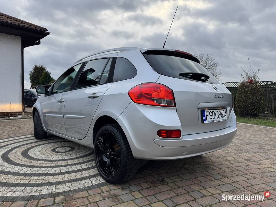 Renault Clio 2010 kombi 12 benzyna 101 garażowany Clio Drezdenko