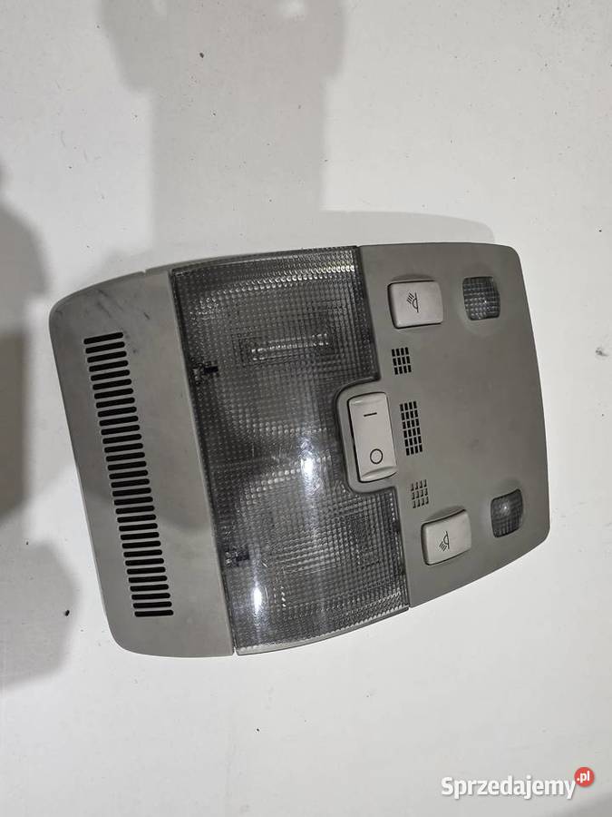 Lampka oświetlenia wnętrza Audi A4b6 8E0947135A Rok produkcji 2001 warmińsko-mazurskie Iława sprzedam