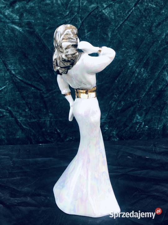 PORCELANOWA FIGURKA kobieta Stipo Rumunia Łowicz