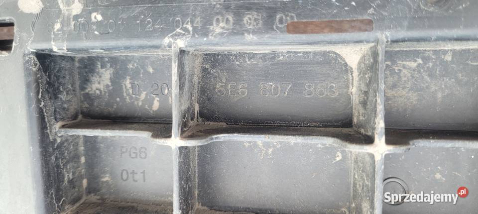 SKODA OCTAVIA IV ŚLIZG MOCOWANIE ZDERZAKA TYL