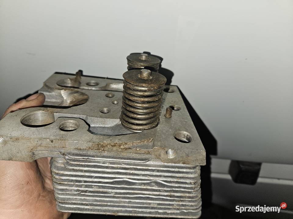 Głowica silnika T25 władymirec zawory części t25 podlaskie Kłopoty-Stanisławy