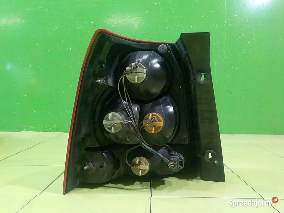 LAND ROVER FREELANDER II 22 TD4 07r lampa prawa Lampy tylne Suków