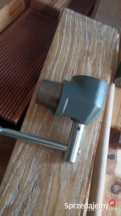 element mechanizmu posuwu z pokrętłem odlew