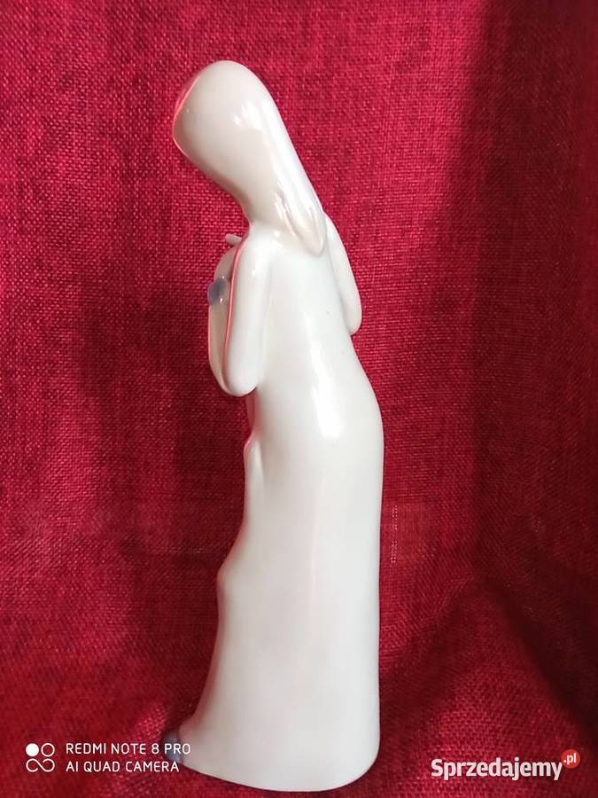 Figurka dziewczynki z pieskiem
Śliczna i pomorskie