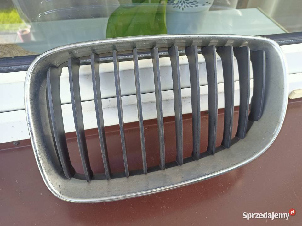 BMW E90 E91 E92 nerka grill atrapa przednia lewa Sieradz sprzedam