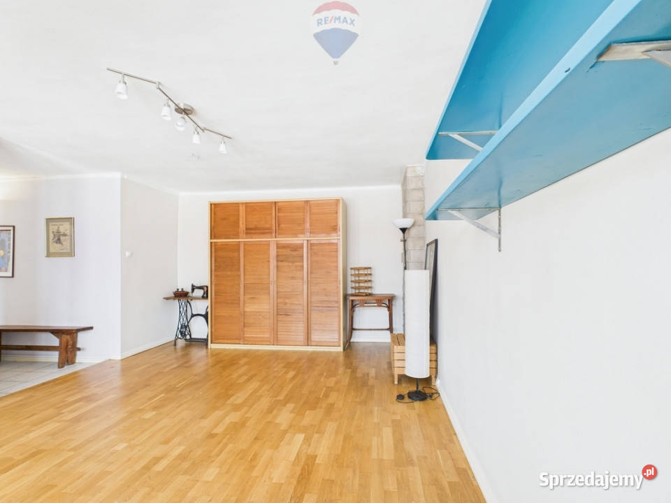 3 pokoje w kamienicy Mazurska 10 sprzedam