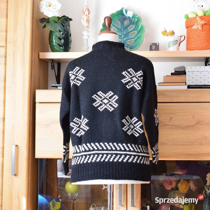 Sweter czarny w białe ornamenty gwiazdki Bydgoszcz