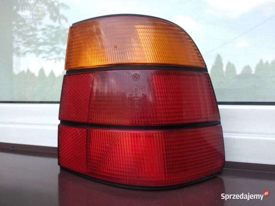 BMW E34 Touring kombi lampa tył tylna prawa